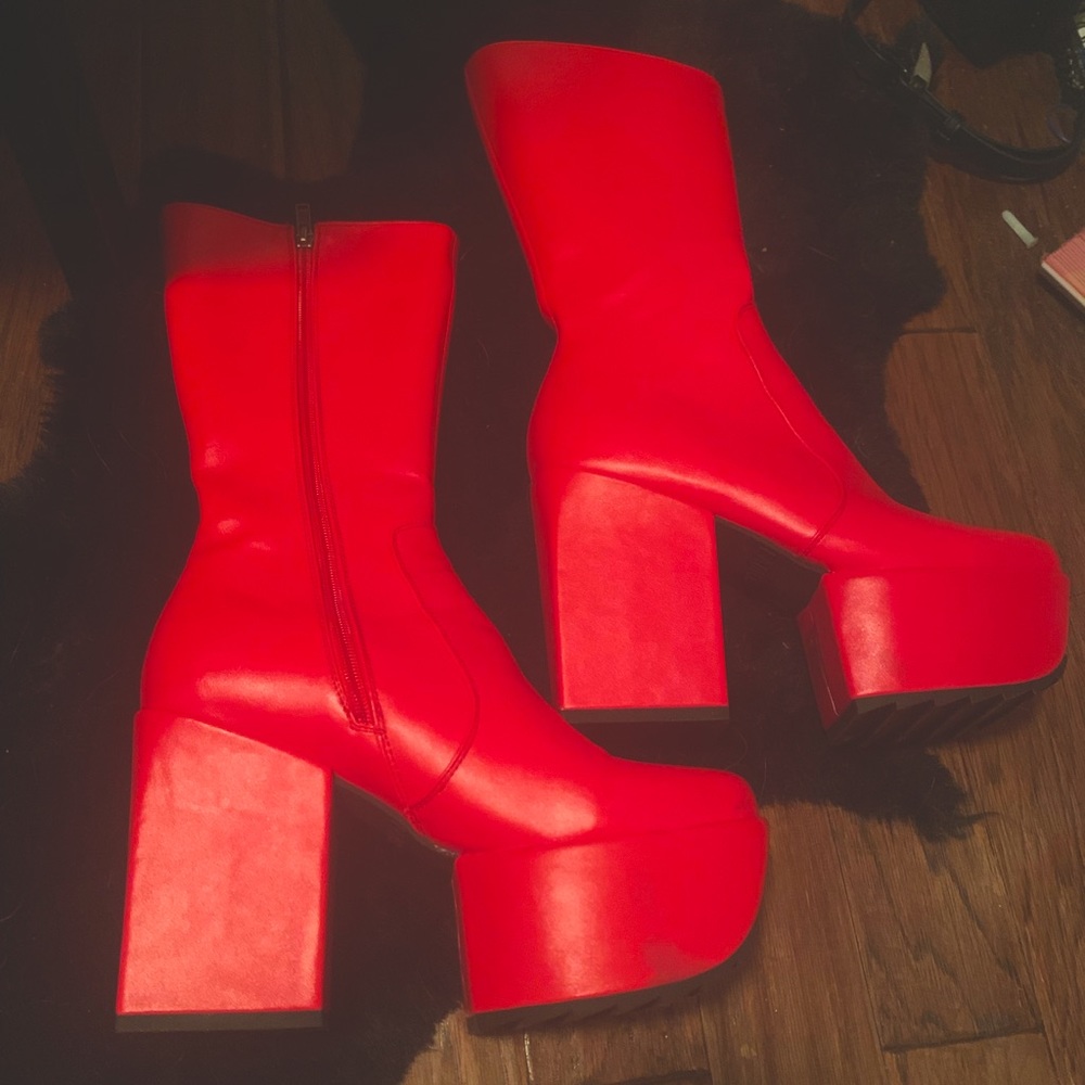 Calf High Lamoda Boots